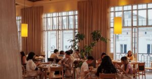 découvrez notre restaurant offrant une cuisine savoureuse et un cadre chaleureux pour toutes vos occasions. réservez dès maintenant pour vivre une expérience culinaire inoubliable.